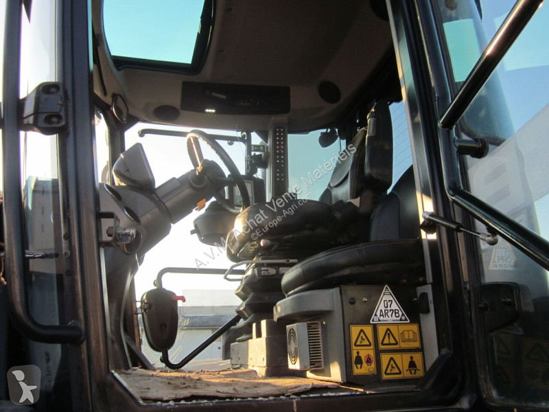 Zemědělský traktor JCB