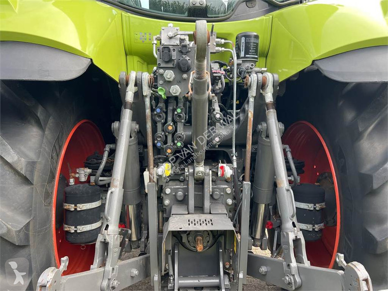 Tractor agrícola Claas Axion 830