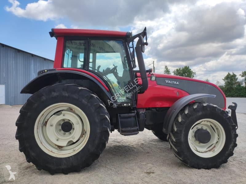 Tracteur agricole Valtra  T151