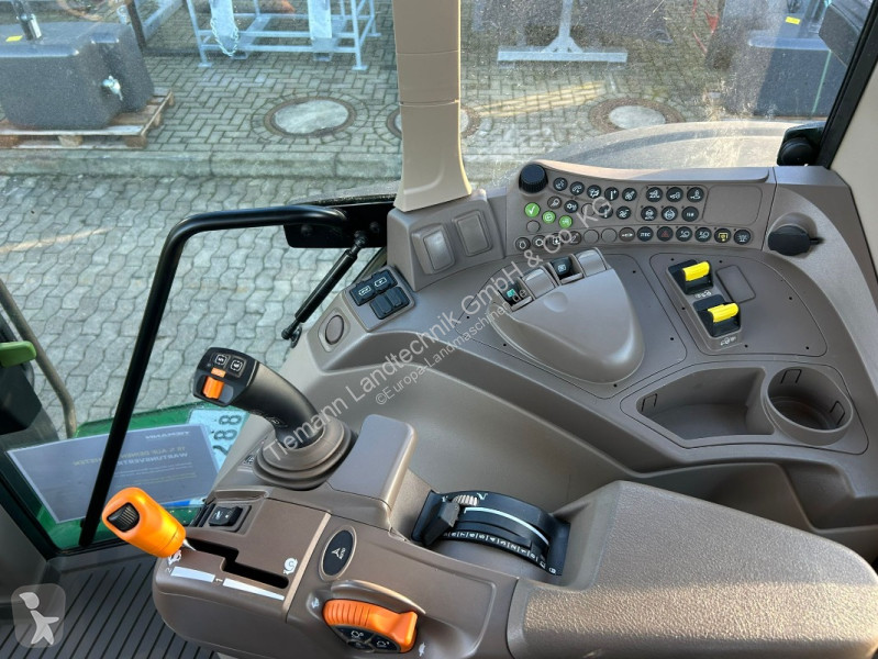 Zemědělský traktor John Deere 6M 250...