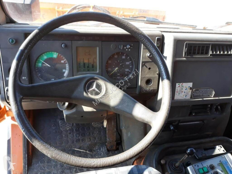 Lantbrukstraktor Mercedes Unimog - U90