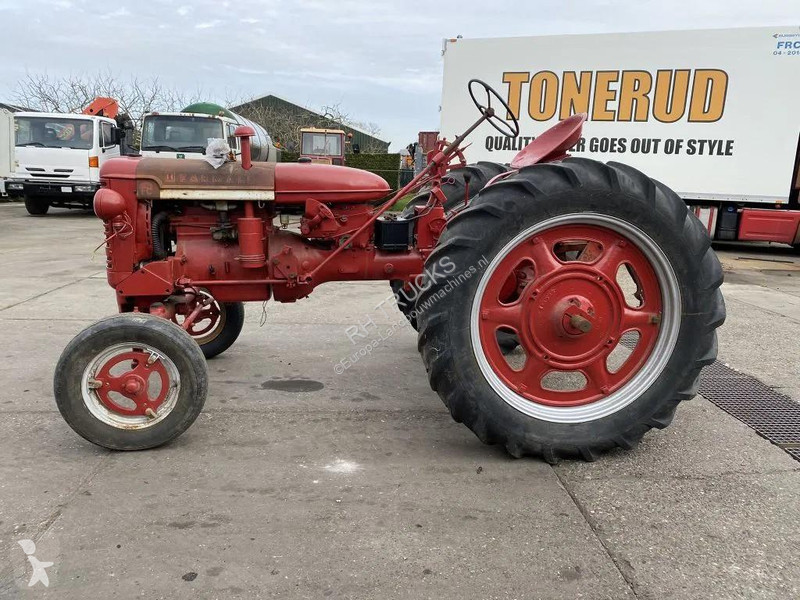 Lantbrukstraktor Farmall SUPER F.C. TRAKTOR
