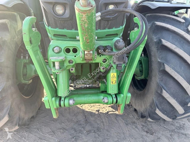 Lantbrukstraktor John Deere 6215R