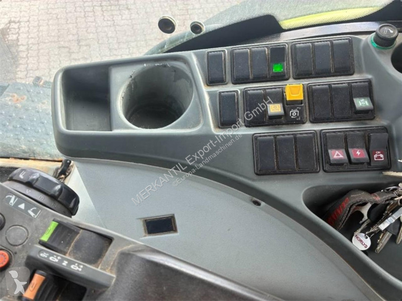 Lantbrukstraktor Claas  Axion 830 CIS+
