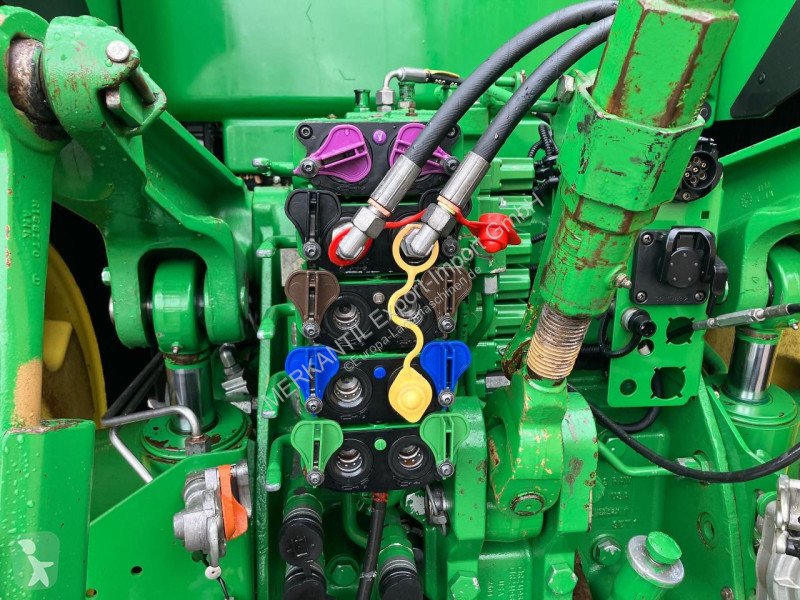 Lantbrukstraktor John Deere 8335R *Powr Shift*
