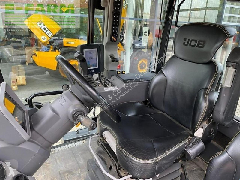 Lantbrukstraktor JCB  4220 fastrac