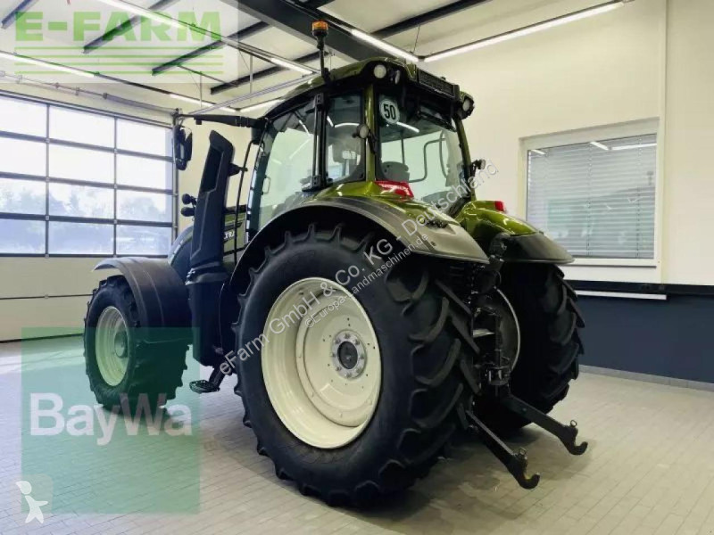 Landbrugstraktor Valtra  t215 versu