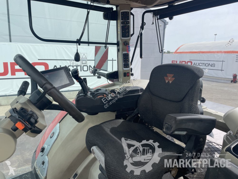 Сільськогосподарський трактор Massey Ferguson...
