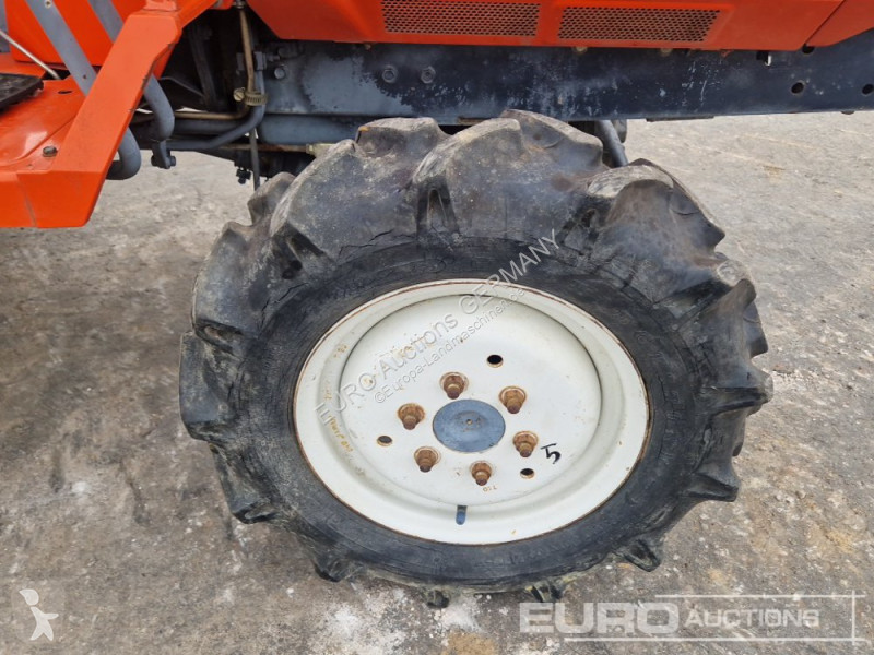 Трактор Kubota B40