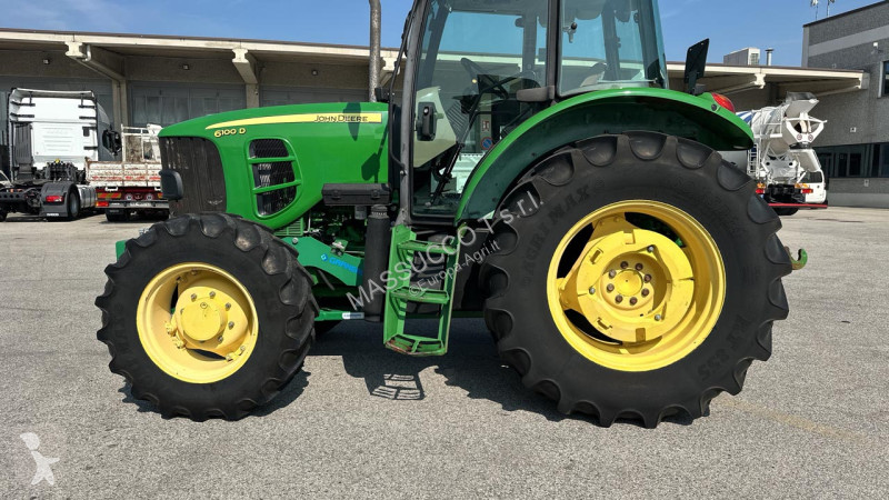 Tractor agrícola John Deere 6100D