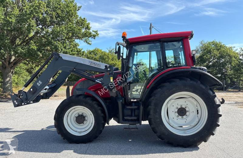 Valtra N111e tractor