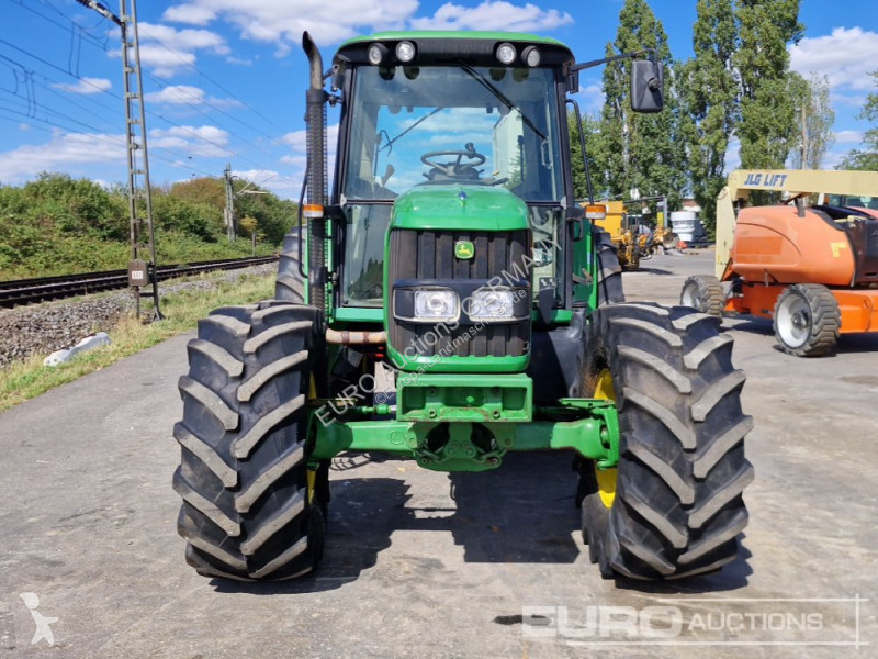 Zemědělský traktor John Deere 6330