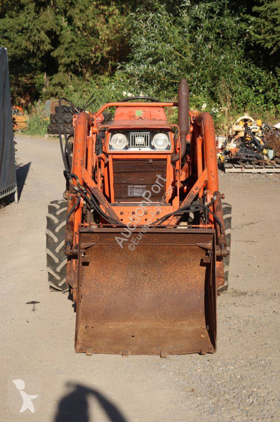 Zemědělský traktor Hinomoto E264