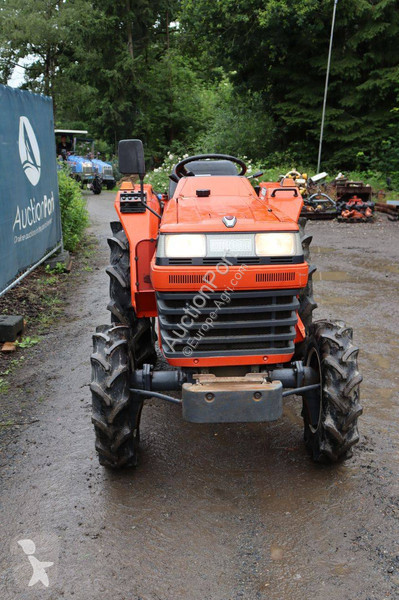 جرار زراعي Kubota Sunshine L1-215