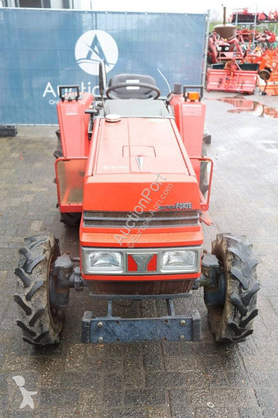 Сільськогосподарський трактор Yanmar...