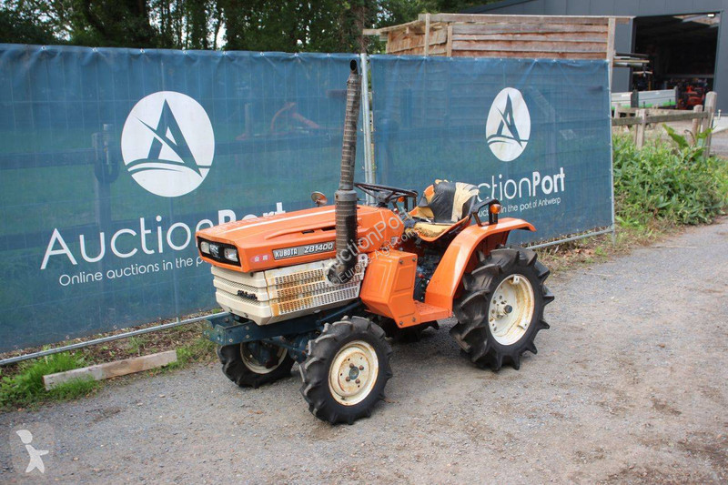 Сільськогосподарський трактор Kubota B1400DT