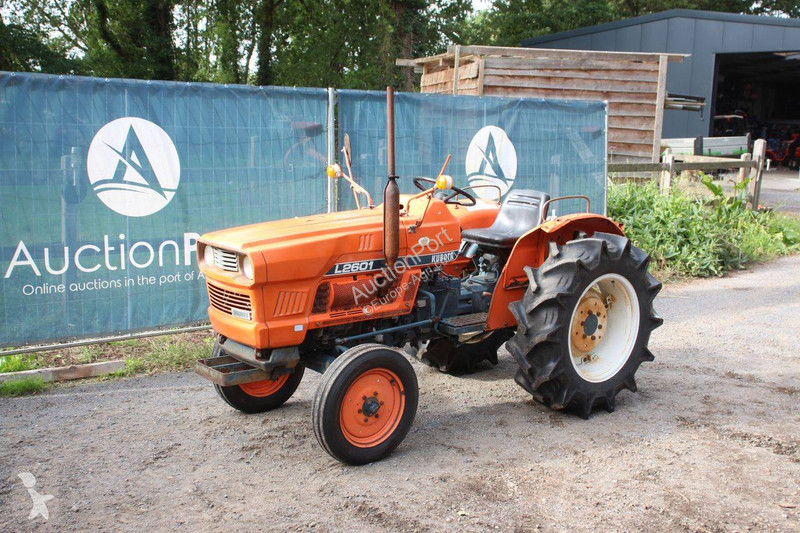 Сільськогосподарський трактор Kubota L2601