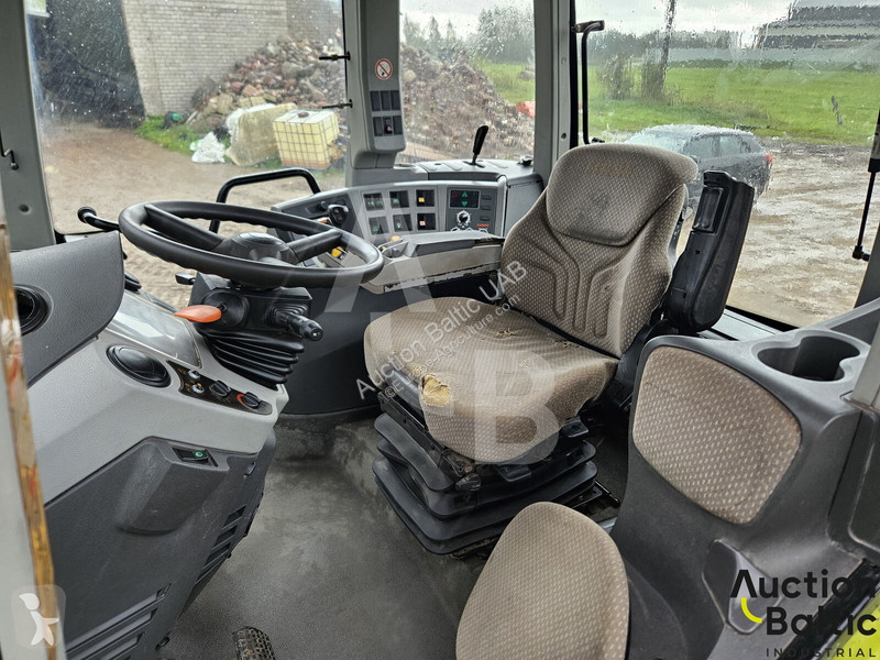 Claas Axion 830 tractor