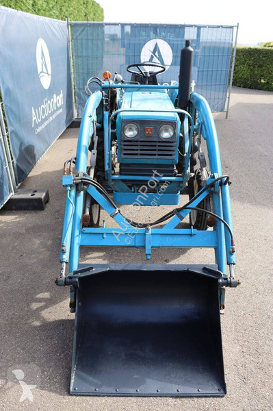 Tractor agrícola Mitsubishi D2000