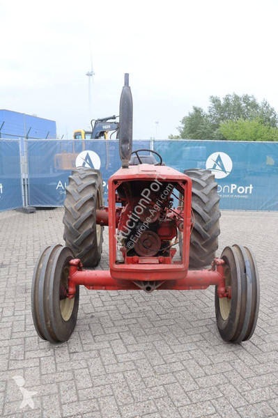 Tractor agrícola International 523