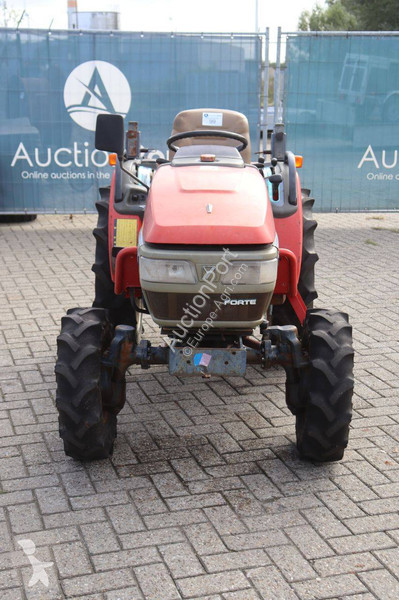 Tractor agrícola Yanmar F220D