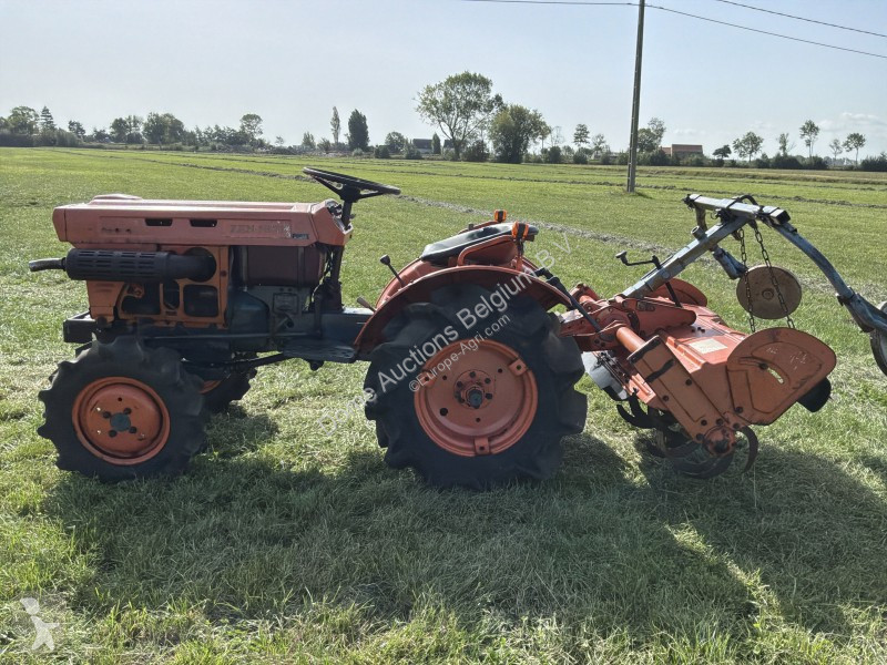 Tractor  B7001