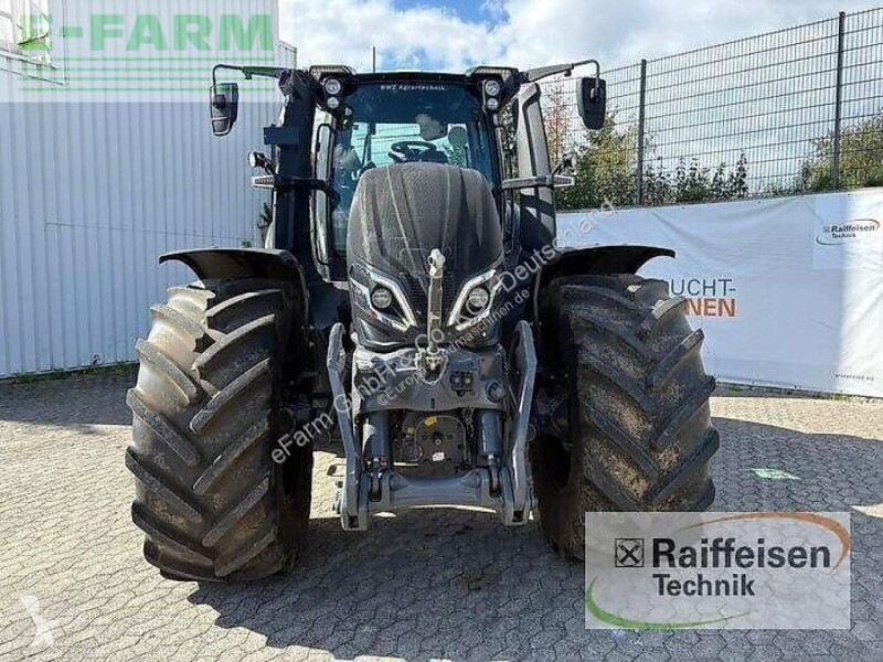 Tracteur agricole Valtra  q 305