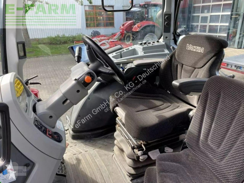 Tracteur agricole Valtra  t174 versu