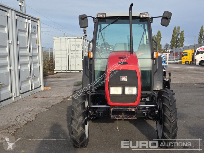 Zemědělský traktor Massey Ferguson 2210