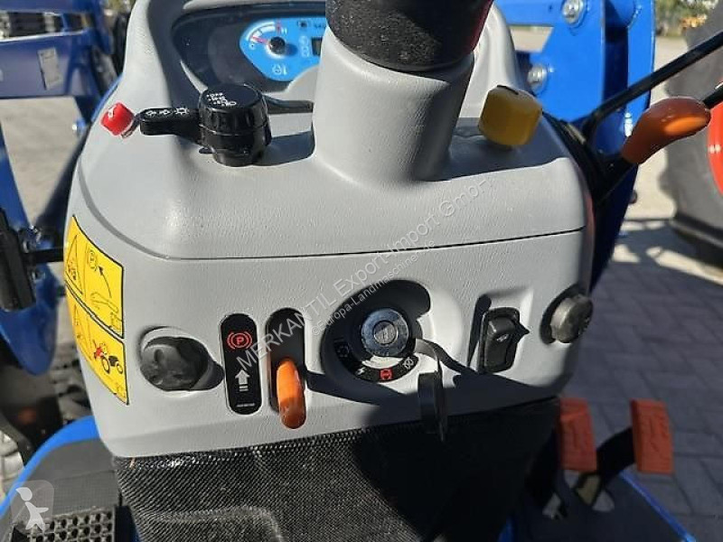 Ciągnik New Holland  Boomer 25 C + Sauerburger...