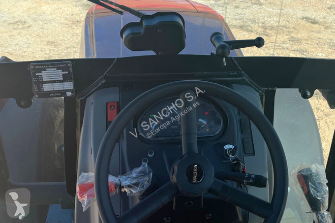 Tractor Valtra F105S