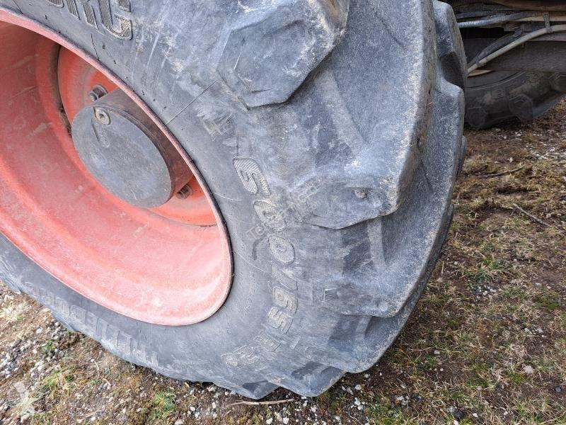 Tracteur agricole Claas AXION 820