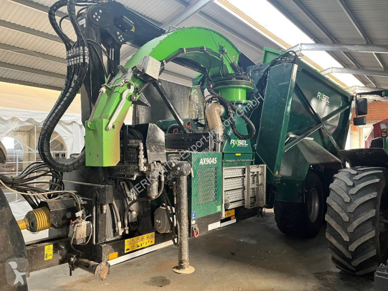Tractor agrícola Valtra  S394 mit Hacker Axsel...
