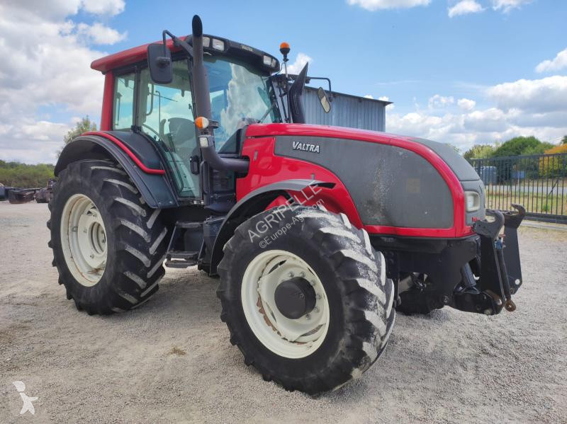 Tracteur agricole Valtra  T151