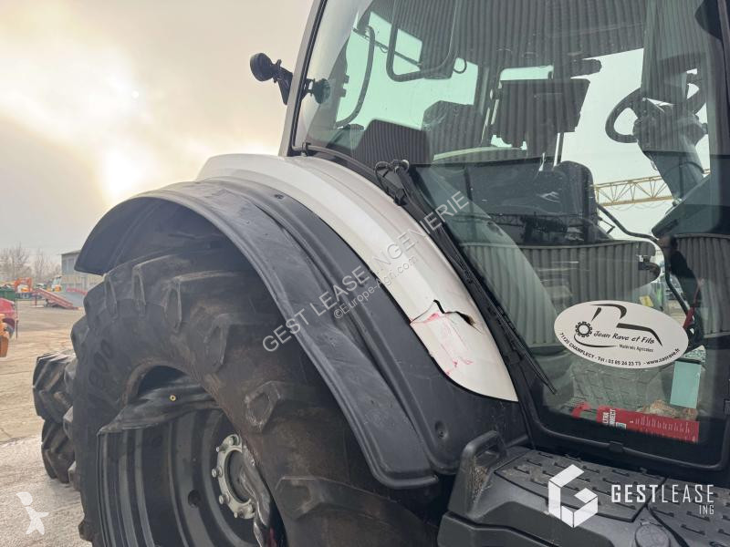 Tractor agrícola Valtra  T215 VERSU
