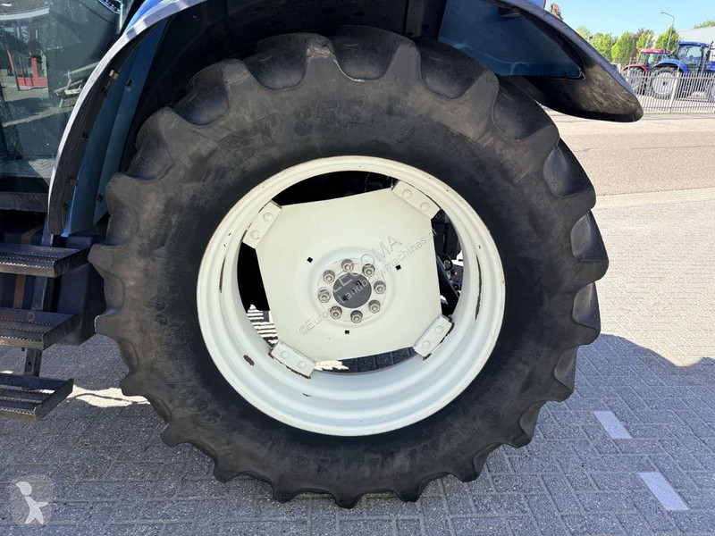 New Holland TS90 4WD Shuttle tractor