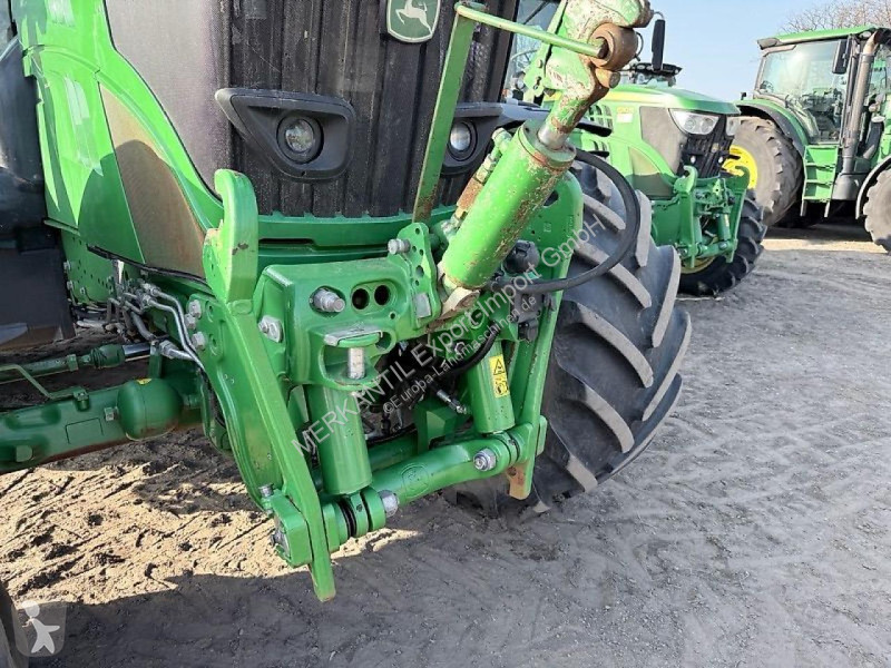 Lantbrukstraktor John Deere 6215R