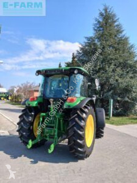 Lantbrukstraktor John Deere 6110M