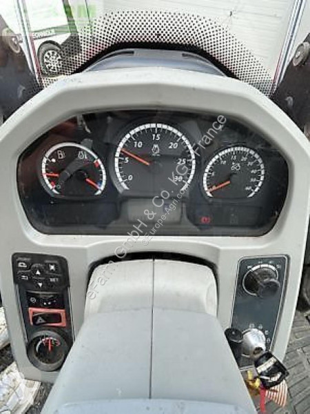 Valtra  n134a tractor