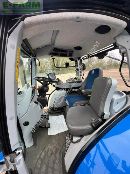 Landbrugstraktor New Holland  t 6.180 ac