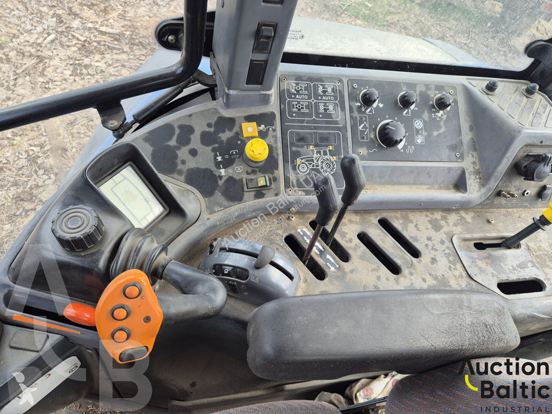 Lantbrukstraktor New Holland TM 190