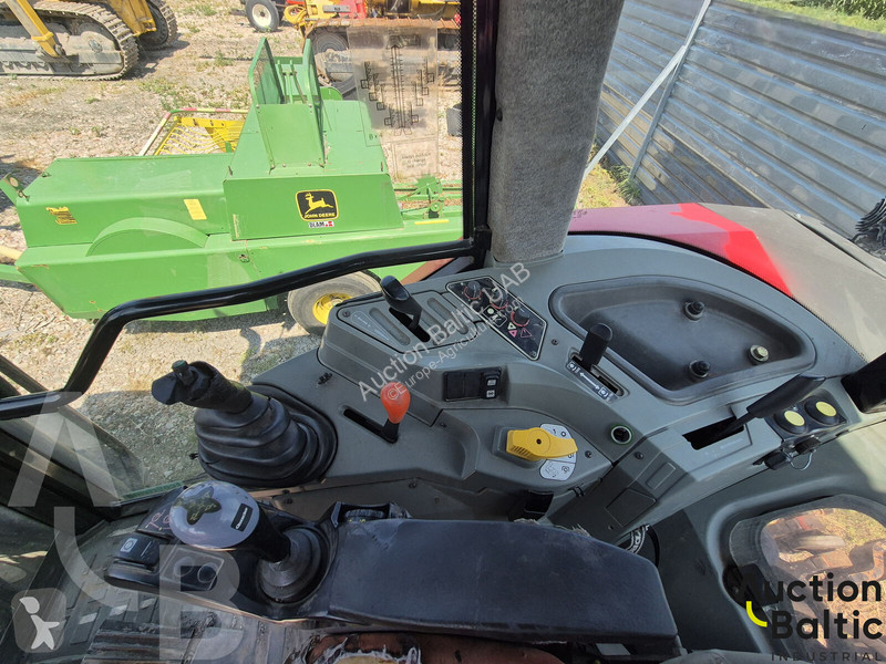 Трактор Massey Ferguson 6255
