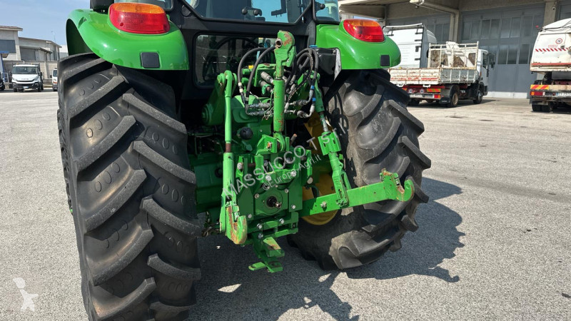 Tractor agrícola John Deere 6100D