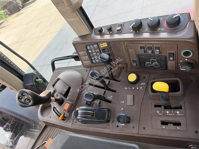 Lantbrukstraktor John Deere 6520
