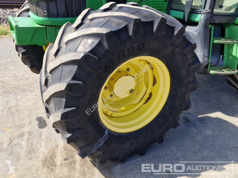 Zemědělský traktor John Deere 6330