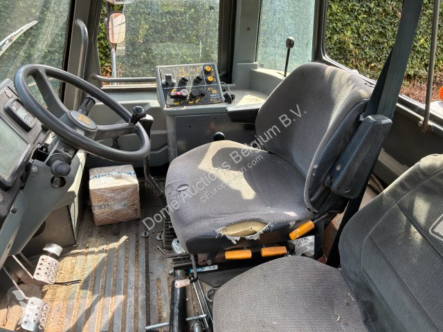 جرار زراعي JCB Fastrack 155-65