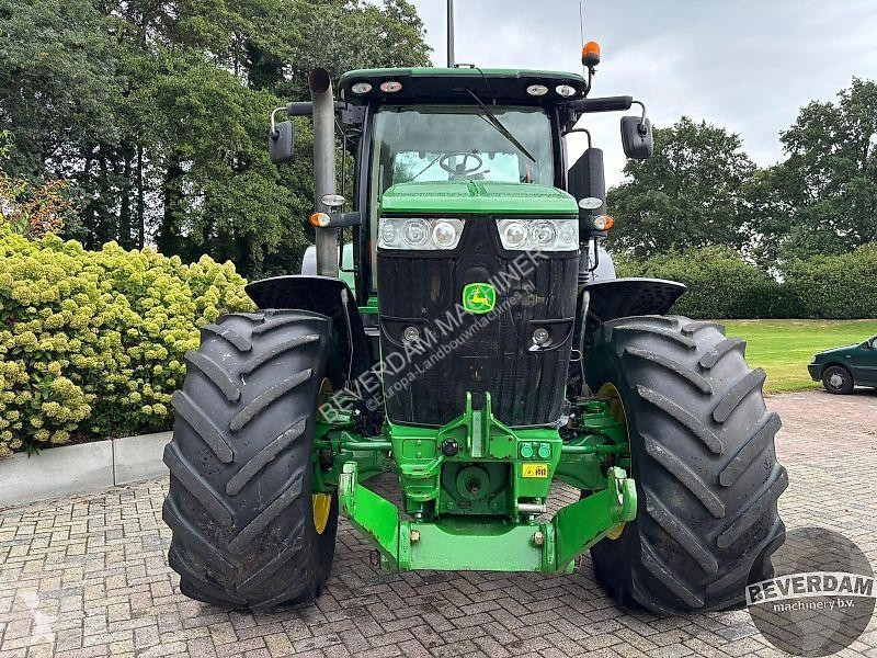 Zemědělský traktor John Deere 7230R