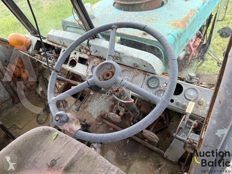 Zemědělský traktor  T-150K
