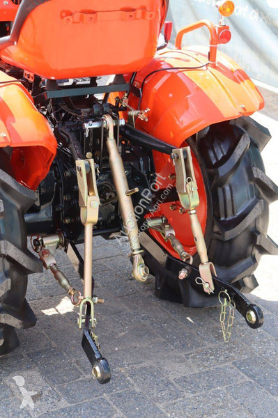 Сільськогосподарський трактор Kubota B7001