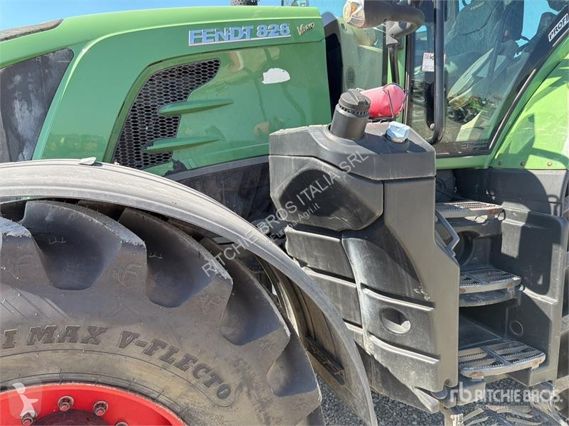 Сільськогосподарський трактор Fendt 828 Vario